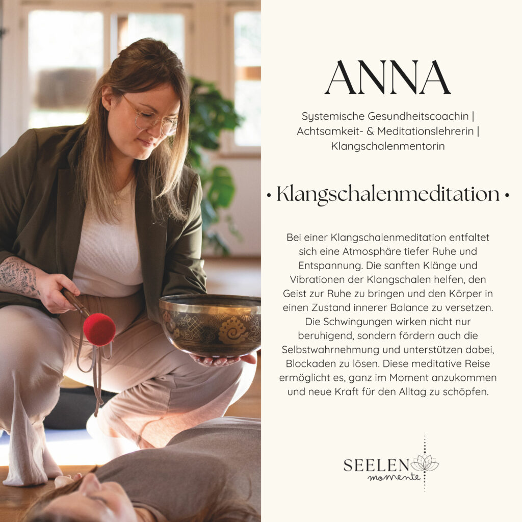 Frau bei Klangschalenmeditation mit ruhiger Atmosphäre